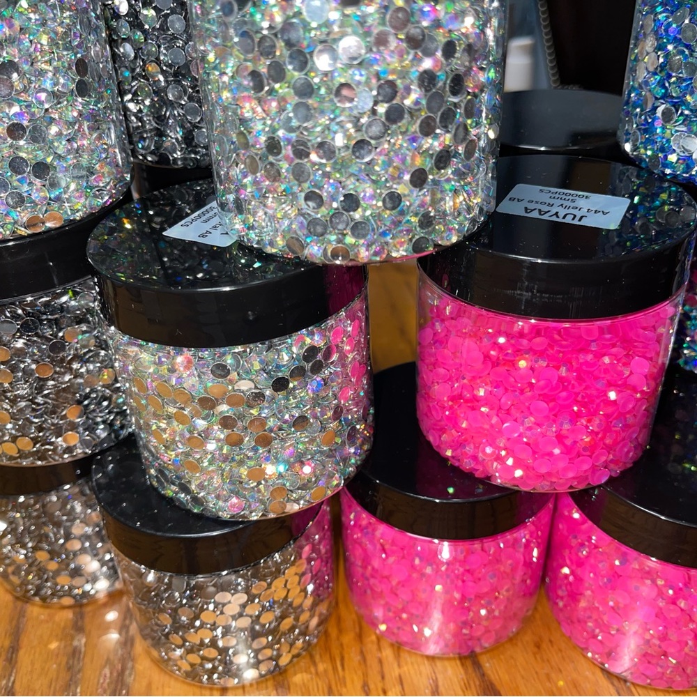 Rhinestones peg is per jar